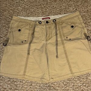 EUC UnionBay Khaki Women’s Cargo Shorts size 15